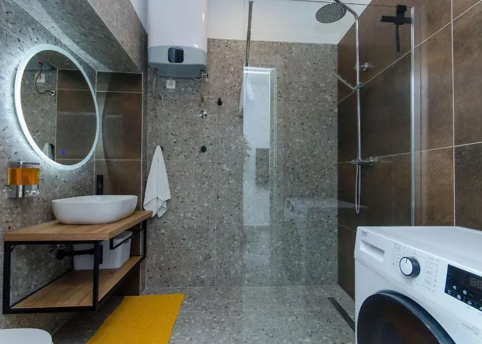 Apartment Lapis Split