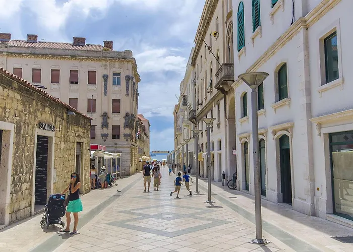 Lapis Apartment Split