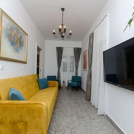 Lapis Apartment Split